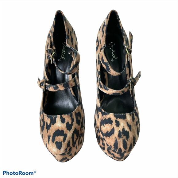 Qupid NWOB Penelope Leopard Platform Nubuck Heels Size 5.5 Double Strap Buckle - Picture 2 of 6